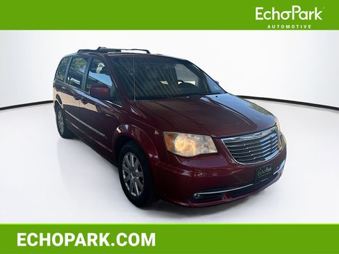 Used 2013 Chrysler Town & Country Touring FWD image 1