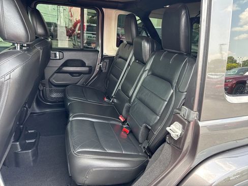 Used 2018 Jeep Wrangler Unlimited Sahara image 22