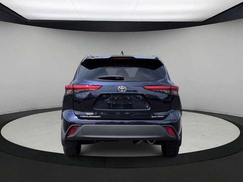 Used 2021 Toyota Highlander XLE AWD/4WD image 7