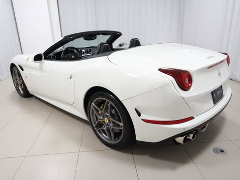 Used 2016 Ferrari California T image 14