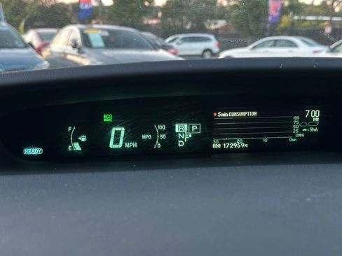 Used 2014 Toyota Prius Plug-In Hybrid image 25