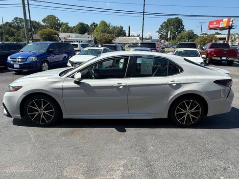 Used 2023 Toyota Camry SE FWD image 4