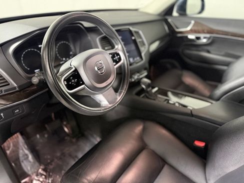 Used 2019 Volvo XC90 T6 Momentum w/ Protection Package Premier AWD/4WD image 18