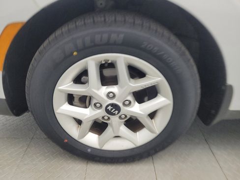 Used 2020 Kia Soul S FWD image 31