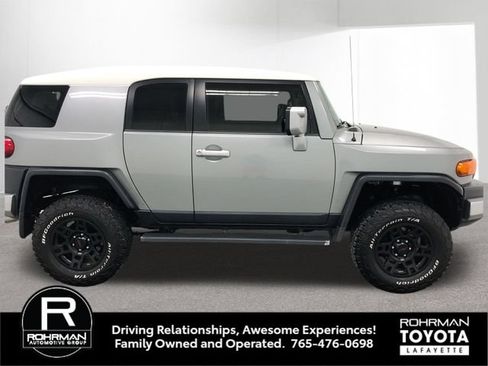 Used 2010 Toyota FJ Cruiser 4WD image 7