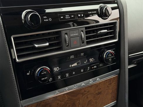 Used 2024 Nissan Armada SL image 19