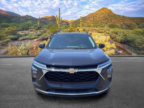 Used 2026 Chevrolet Trax LT w/ LT Convenience Package FWD image 5