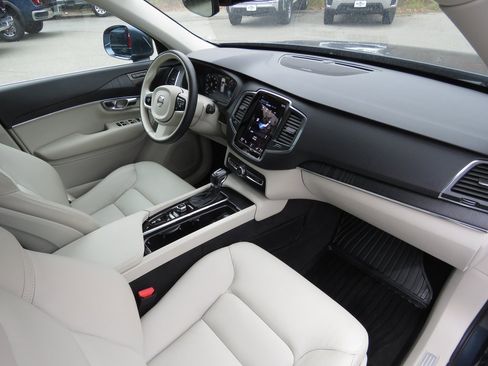 Used 2020 Volvo XC90 T6 Momentum w/ Protection Package image 15