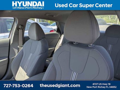 Used 2025 Hyundai Elantra Sport FWD image 3