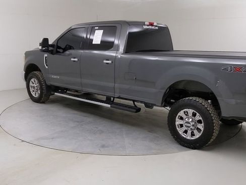 Used 2017 Ford F350 Lariat w/ Chrome Package image 17