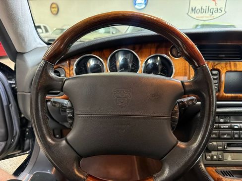 Used 2005 Jaguar XK8 Coupe RWD image 21
