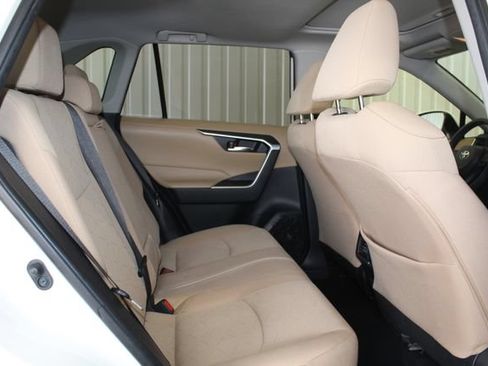 Used 2019 Toyota RAV4 XLE FWD image 20