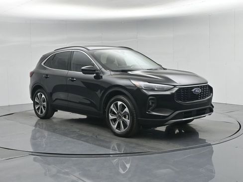 Used 2025 Ford Escape Platinum w/ Premium Technology Package image 27