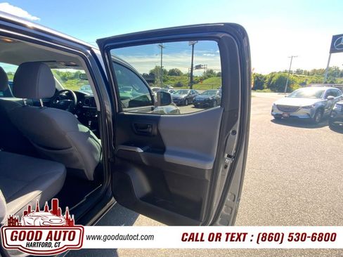 Used 2020 Toyota Tacoma SR5 AWD/4WD image 16