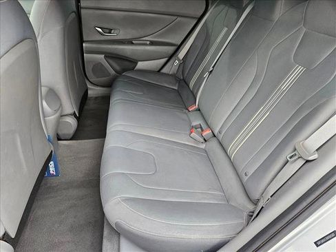 Used 2021 Hyundai Elantra SEL image 18