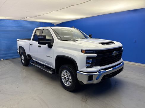 Used 2025 Chevrolet Silverado 2500 W/T w/ WT Convenience Package AWD/4WD image 2