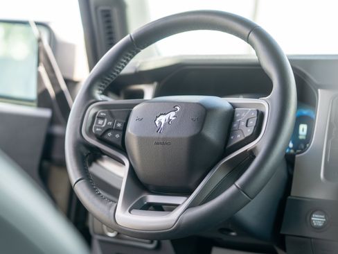 Used 2025 Ford Bronco Outer Banks AWD/4WD image 17