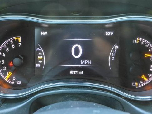 Used 2020 Jeep Grand Cherokee Laredo w/ Security & Convenience Group image 28