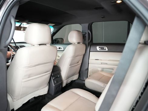Used 2013 Ford Explorer XLT image 36