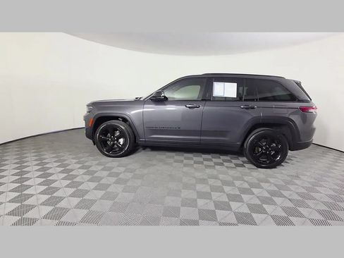 Used 2024 Jeep Grand Cherokee Limited w/ Black Appearance Package RWD image 44