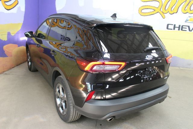 Used 2025 Ford Escape ST-Line AWD/4WD image 6