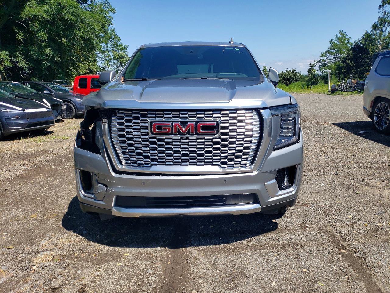Used 2024 GMC Yukon Denali AWD/4WD image 2