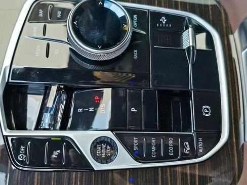 Used 2024 BMW X7 xDrive40i w/ Executive Package image 30