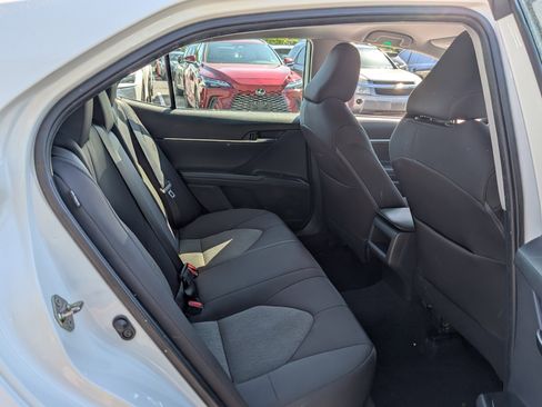Used 2020 Toyota Camry LE FWD image 10