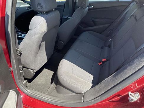 Used 2018 Chevrolet Cruze LT w/ Convenience Package FWD image 16