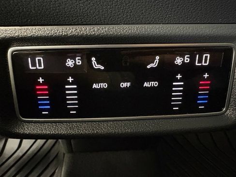 Used 2022 Audi e-tron Premium AWD/4WD image 37