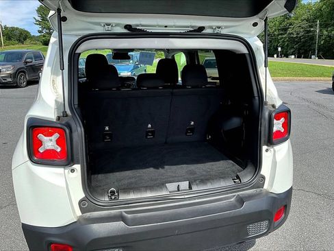Used 2023 Jeep Renegade Latitude AWD/4WD image 22