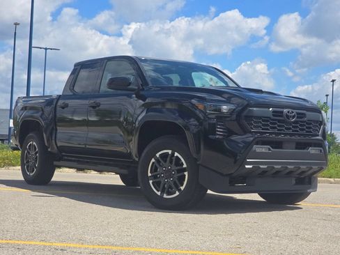 Used 2025 Toyota Tacoma TRD Sport AWD/4WD image 1