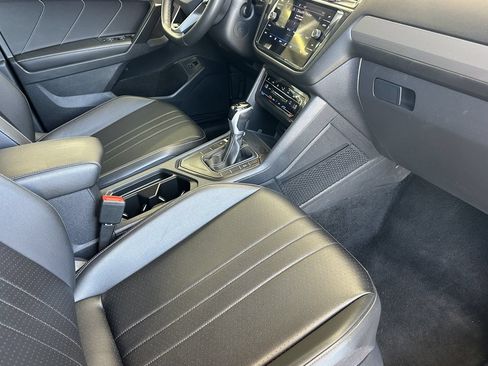 Used 2024 Volkswagen Tiguan SE FWD image 16