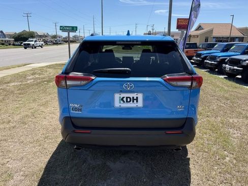 Used 2020 Toyota RAV4 XLE Premium image 6