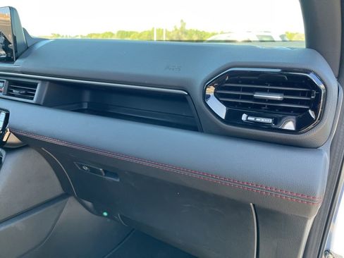 Certified 2025 Honda Pilot Black Edition image 32