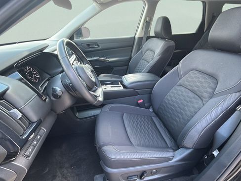 Used 2025 Nissan Pathfinder SV w/ SV Premium Package FWD image 13