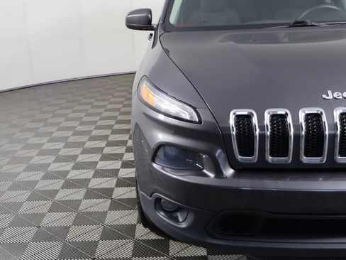 Used 2016 Jeep Cherokee Latitude w/ Cold Weather Group image 10