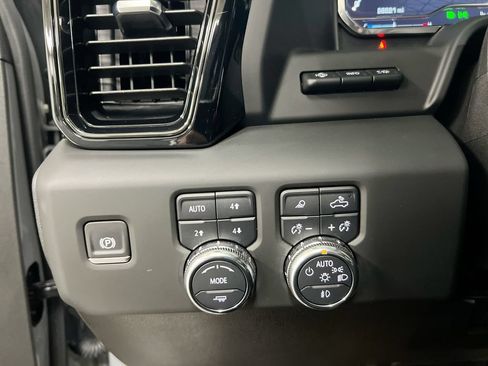 Used 2024 GMC Sierra 2500 AT4 w/ AT4 Premium Plus Package AWD/4WD image 19