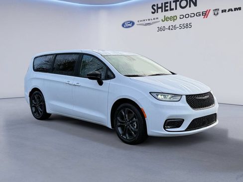 New 2026 Chrysler Pacifica Select FWD image 7