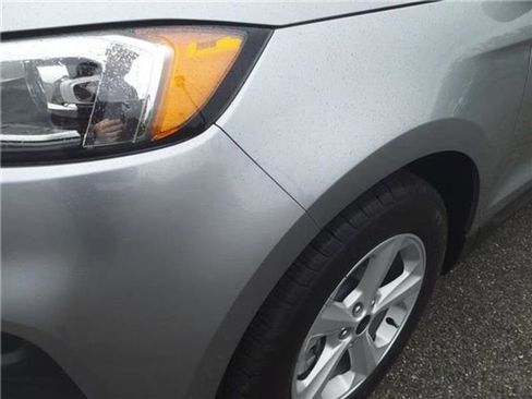 Used 2024 Ford Edge SE image 9