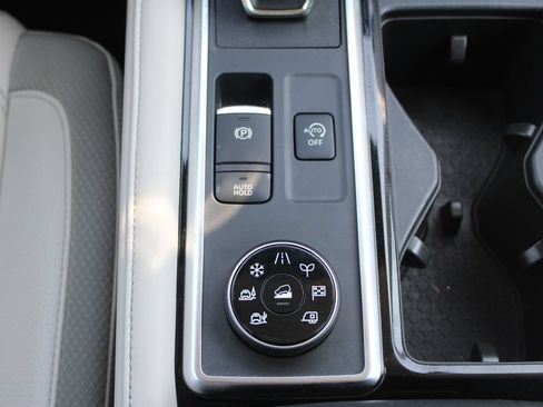 Used 2022 Nissan Pathfinder SL AWD/4WD image 19