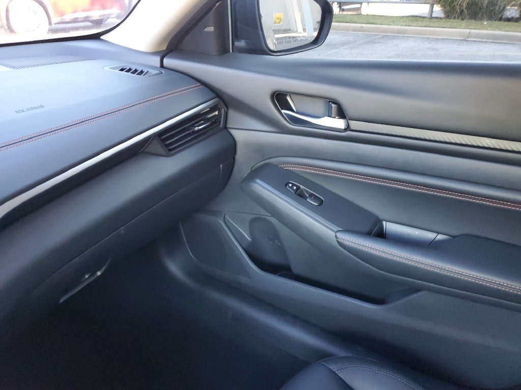 Certified 2021 Nissan Altima 2.5 SR FWD image 35