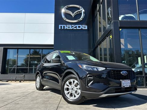 Used 2025 Ford Escape Active image 2