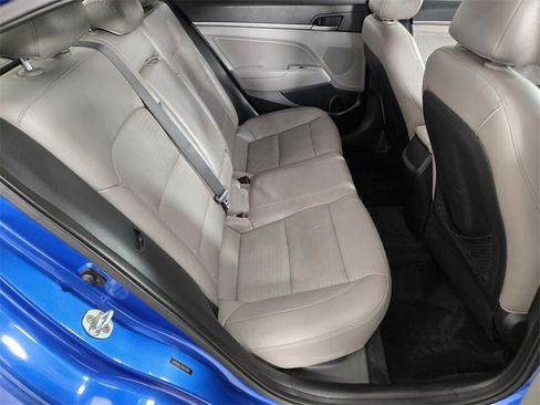 Used 2017 Hyundai Elantra Limited image 18