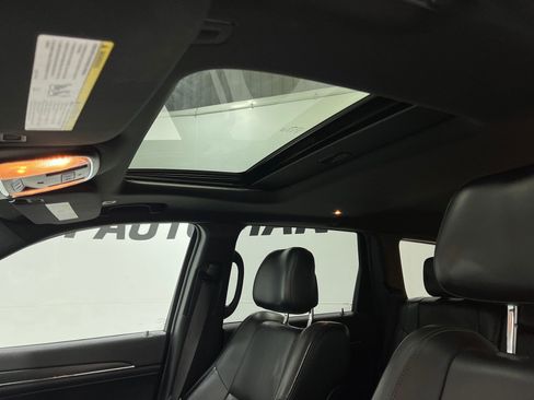 Used 2017 Jeep Grand Cherokee Limited image 12