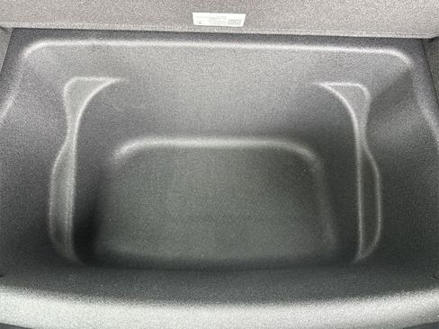 Used 2022 Tesla Model Y Long Range image 40