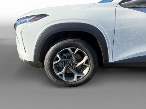 Used 2025 Chevrolet Trax LT w/ Driver Confidence Package image 9