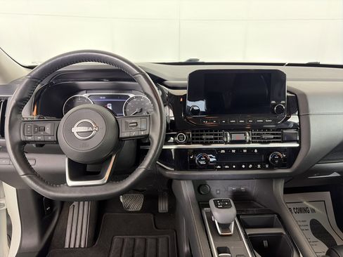 Certified 2023 Nissan Pathfinder SL w/ Lighting Package (N92) image 3