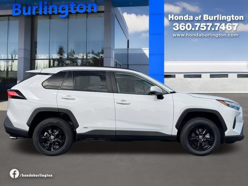 Used 2025 Toyota RAV4 XLE AWD/4WD image 7