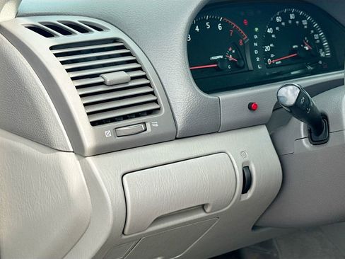 Used 2003 Toyota Camry LE image 11